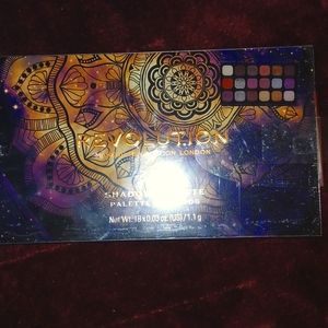 Revolution eyeshadow palette